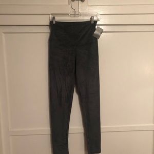 Yummie faux suede leggings size M, charcoal